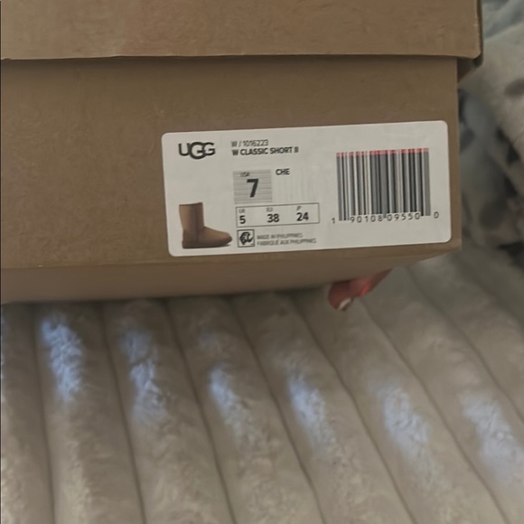 Women’s classic brown short ugg boots - Picture 9 of 10